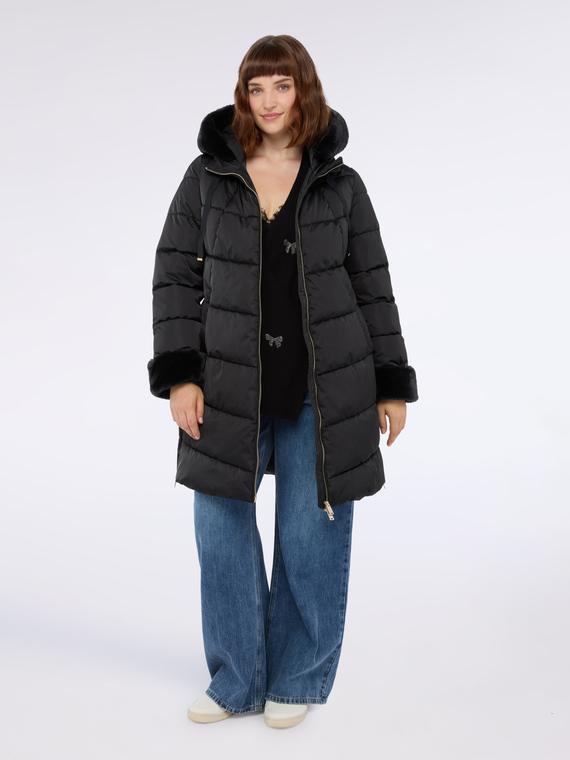 Piumino lungo con cappuccio e inserto peluches