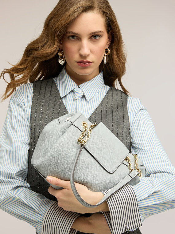 Shoulder bag with golden chain