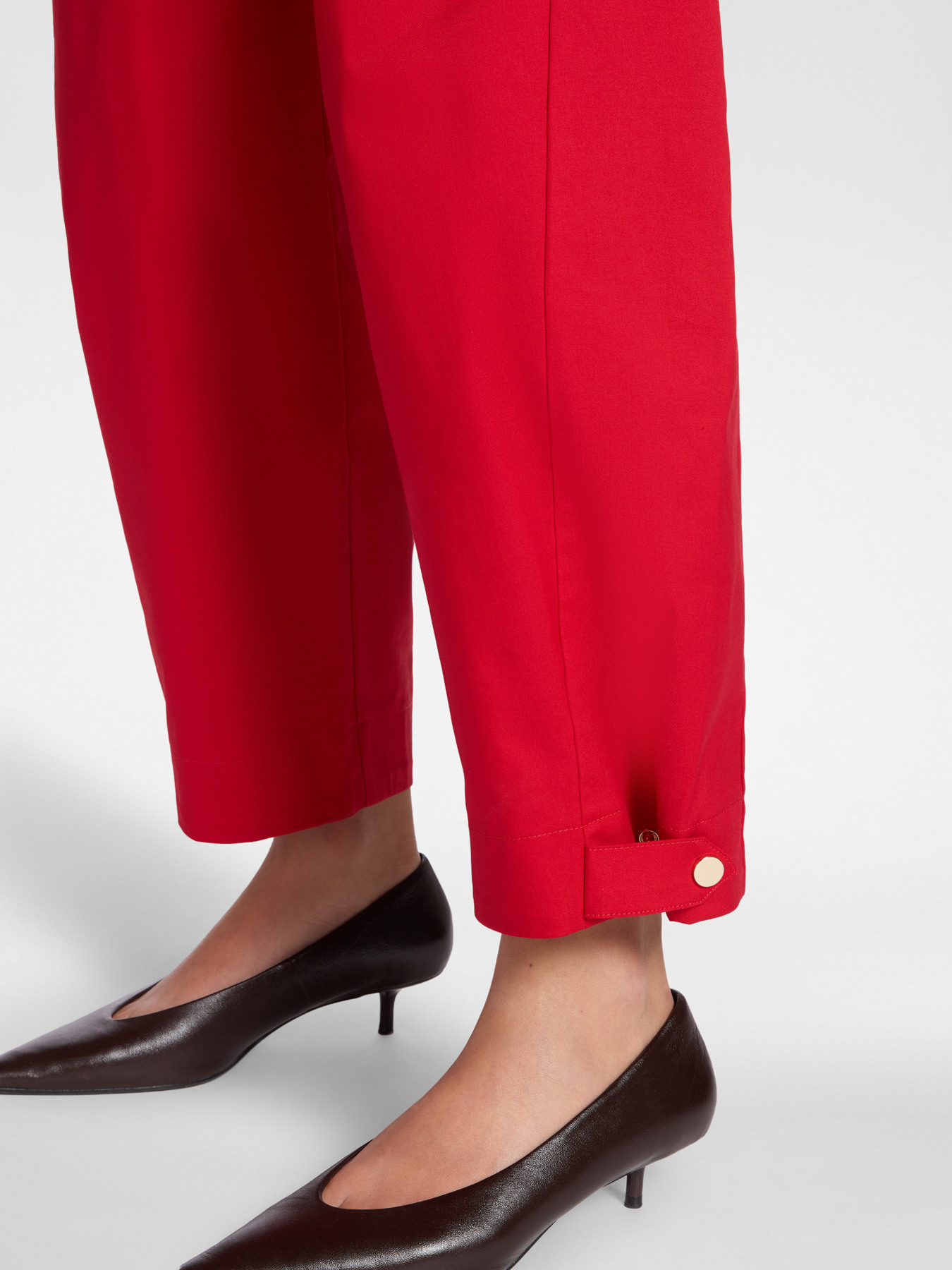 Barrel pants with bottom straps image number 3