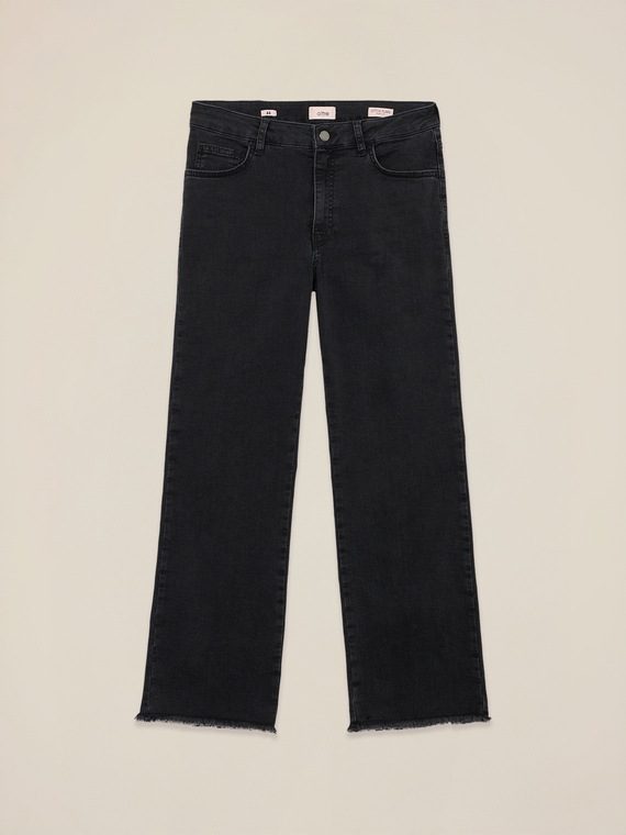 Jeans flare neri con orlo sfrangiato