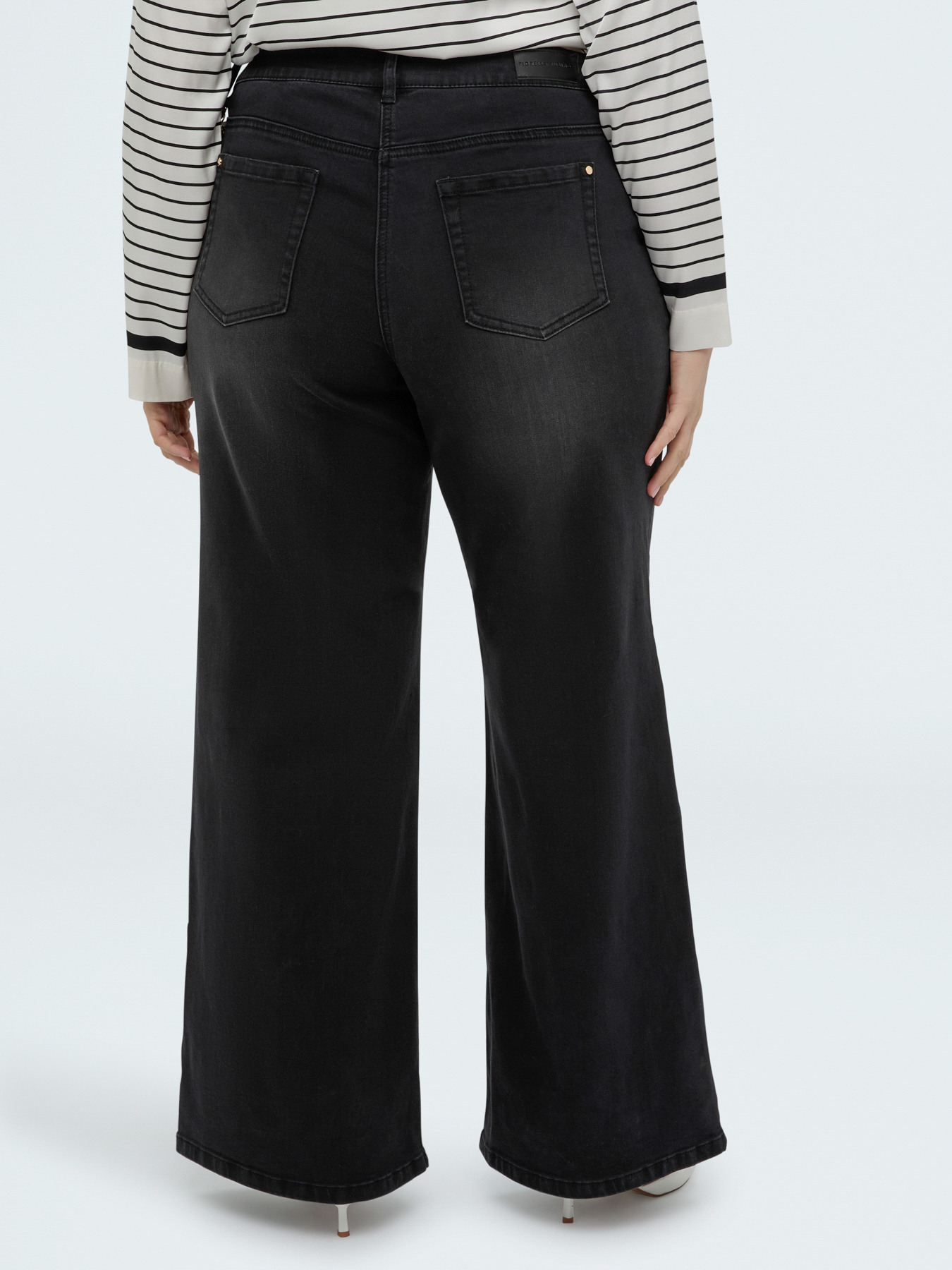 Wide Leg Jeans black wash with charm image number 1