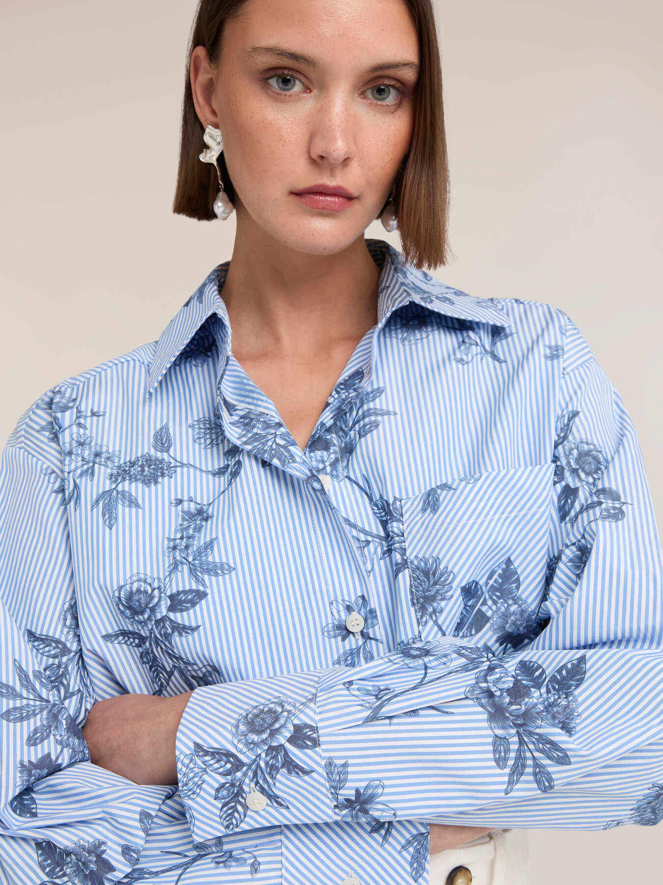 Cămașă oversized &icirc;n dungi cu imprimeu floral image number 4