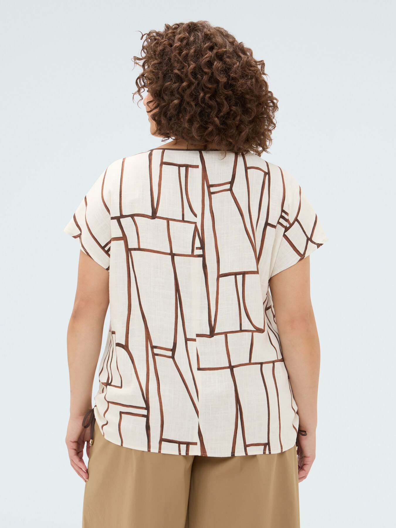 T-shirt with geometric print image number 1