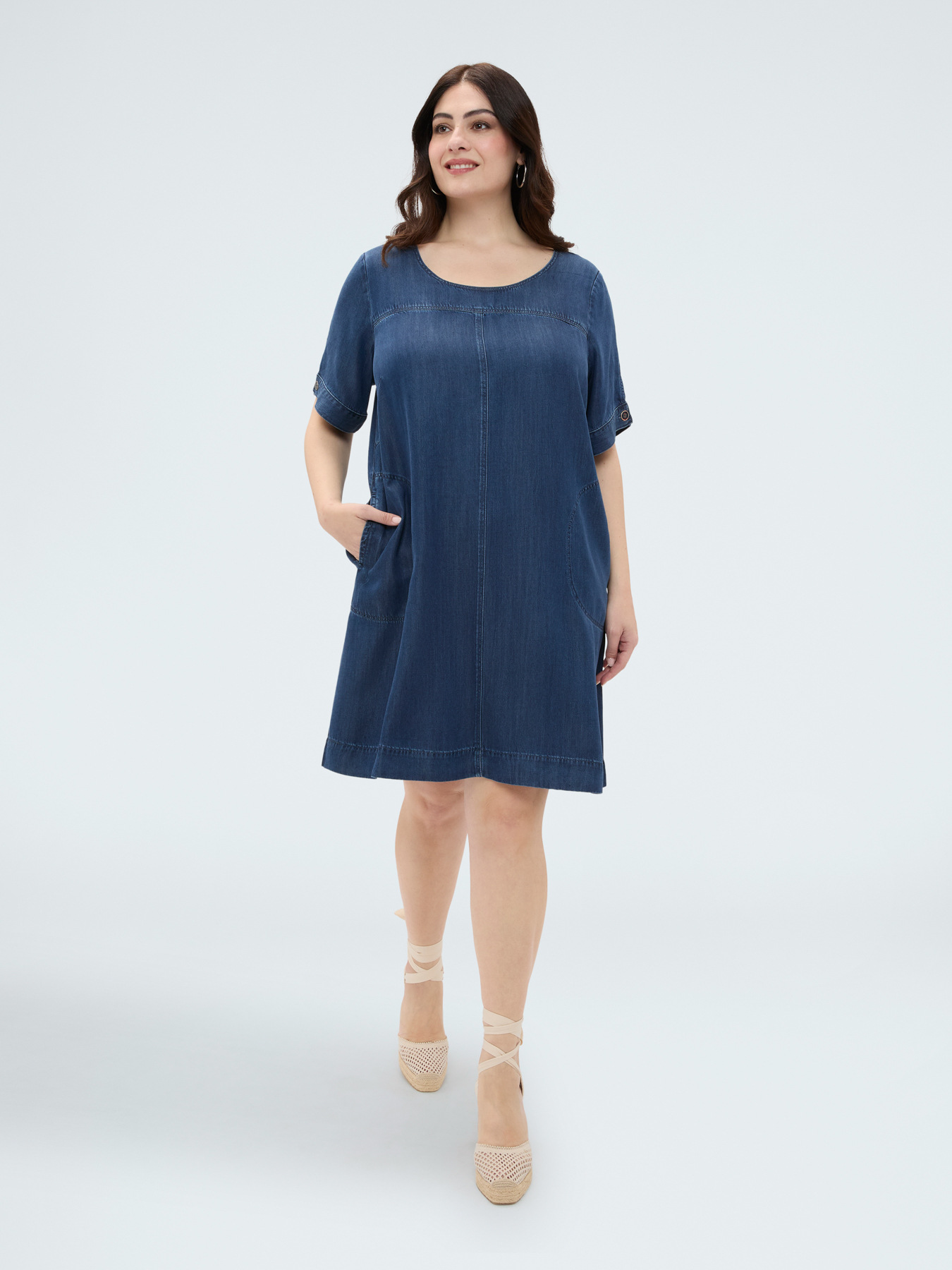 Kurzes Kleid aus Tencel&trade;-Denim image number 0