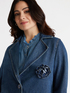 Trenchcoat aus Denim mit Brosche image number 4