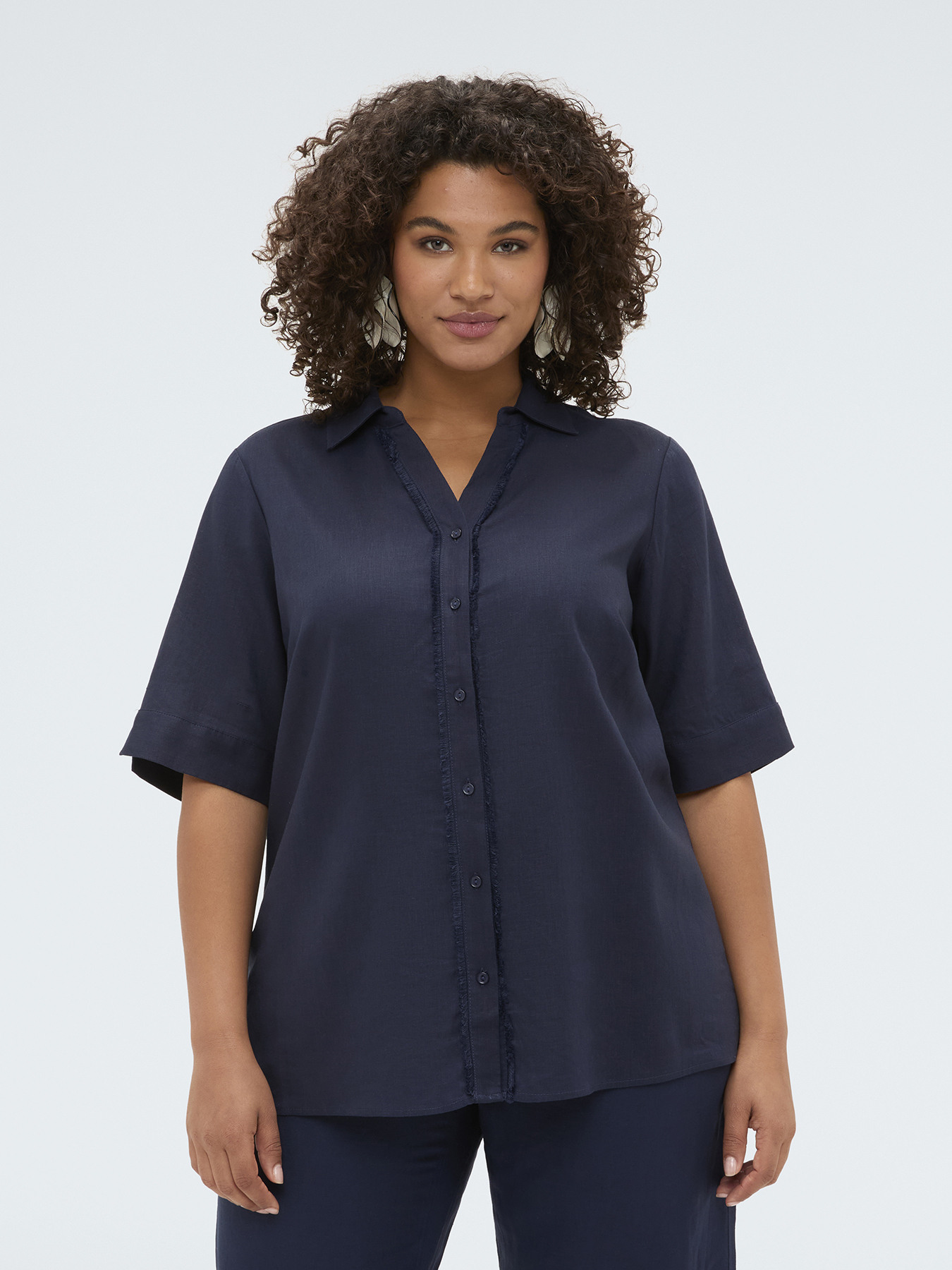 Boxy shirt in linen and viscose blend image number 2