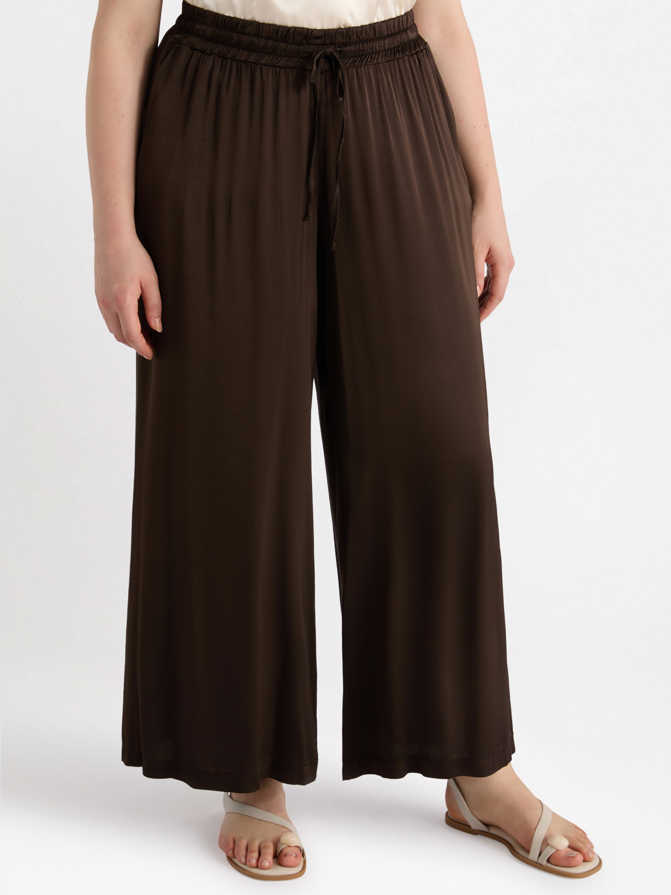 Pantalón modelo palazzo de raso image number 0