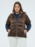 Reversible short-sleeve puffer jacket image number 3