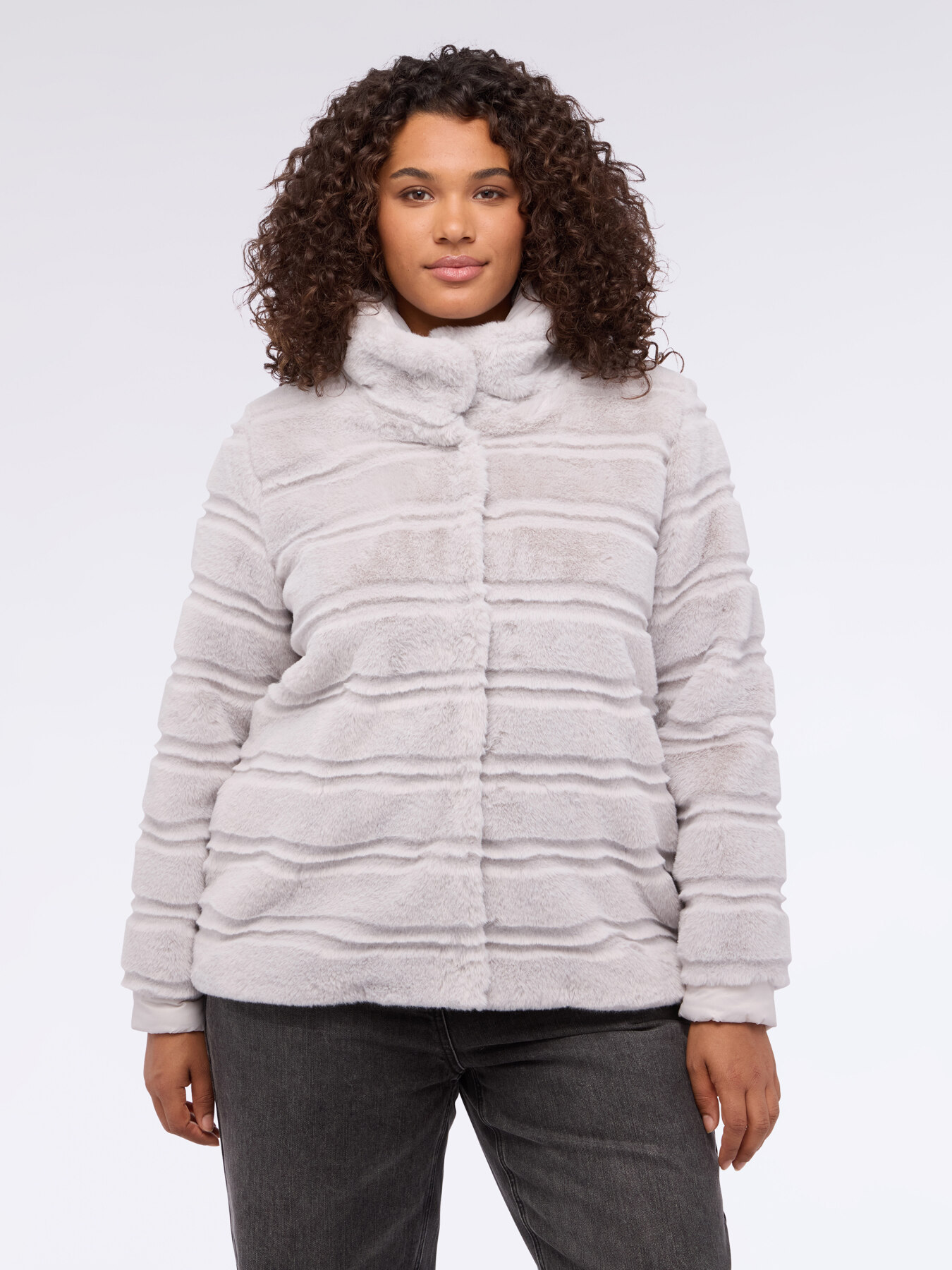 Veste en peluche avec plastron détachable image number 2