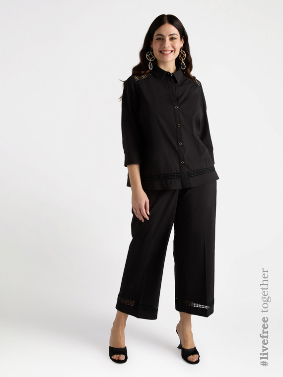 Cropped trousers with embroidery at the bottom