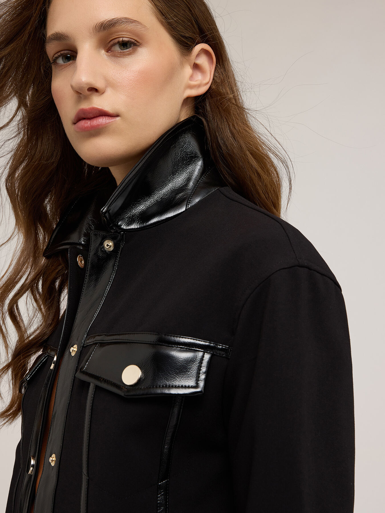 Chaqueta con insertos de charol image number 3
