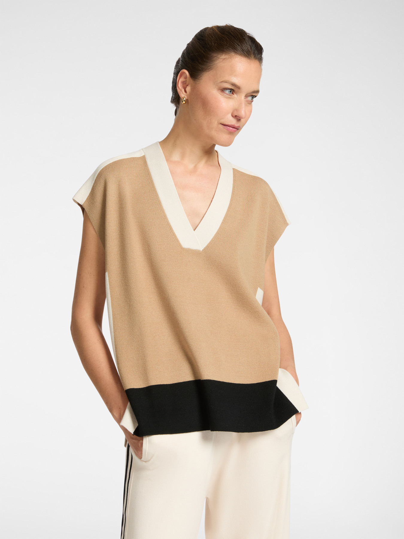 Gilet décolleté en V image number 1