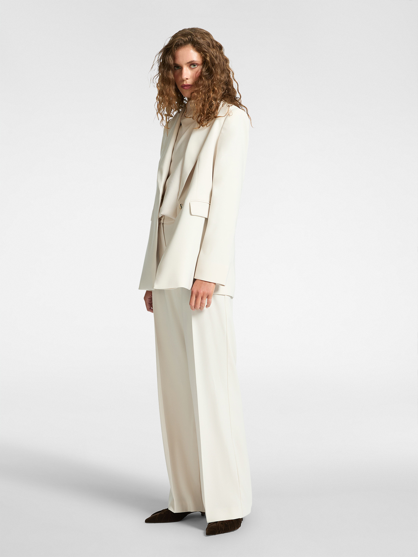 Single-breasted blazer in crepe fabric image number 2