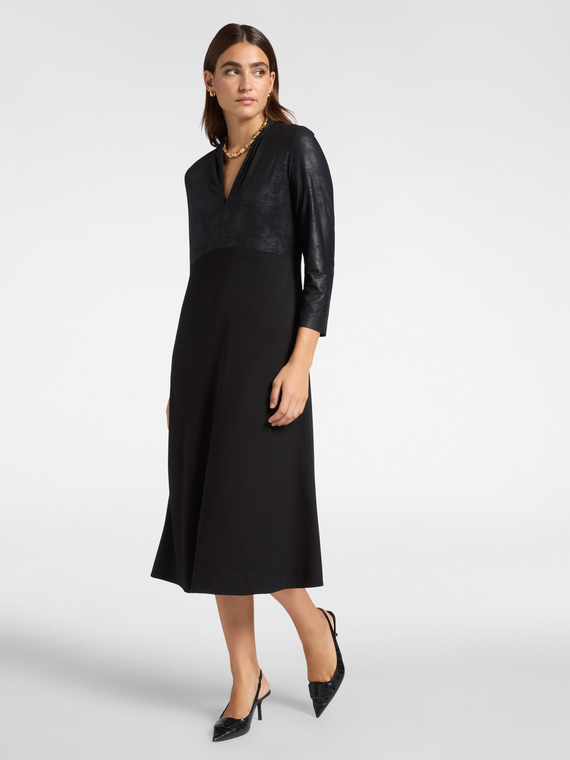 Longuette-Kleid aus zwei Stoffen