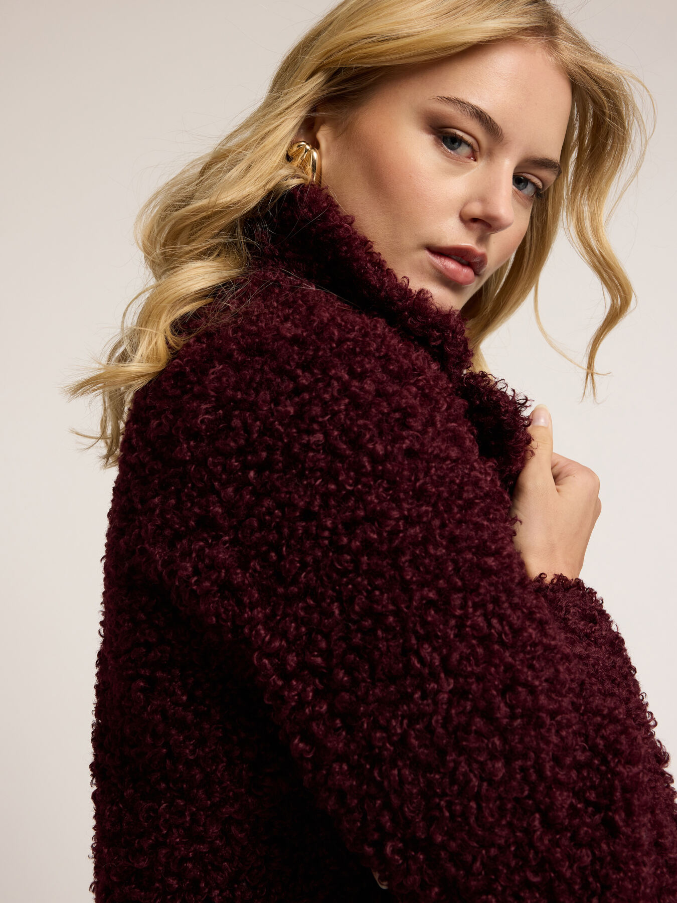 Oversized boucl&eacute; wool coat image number 3
