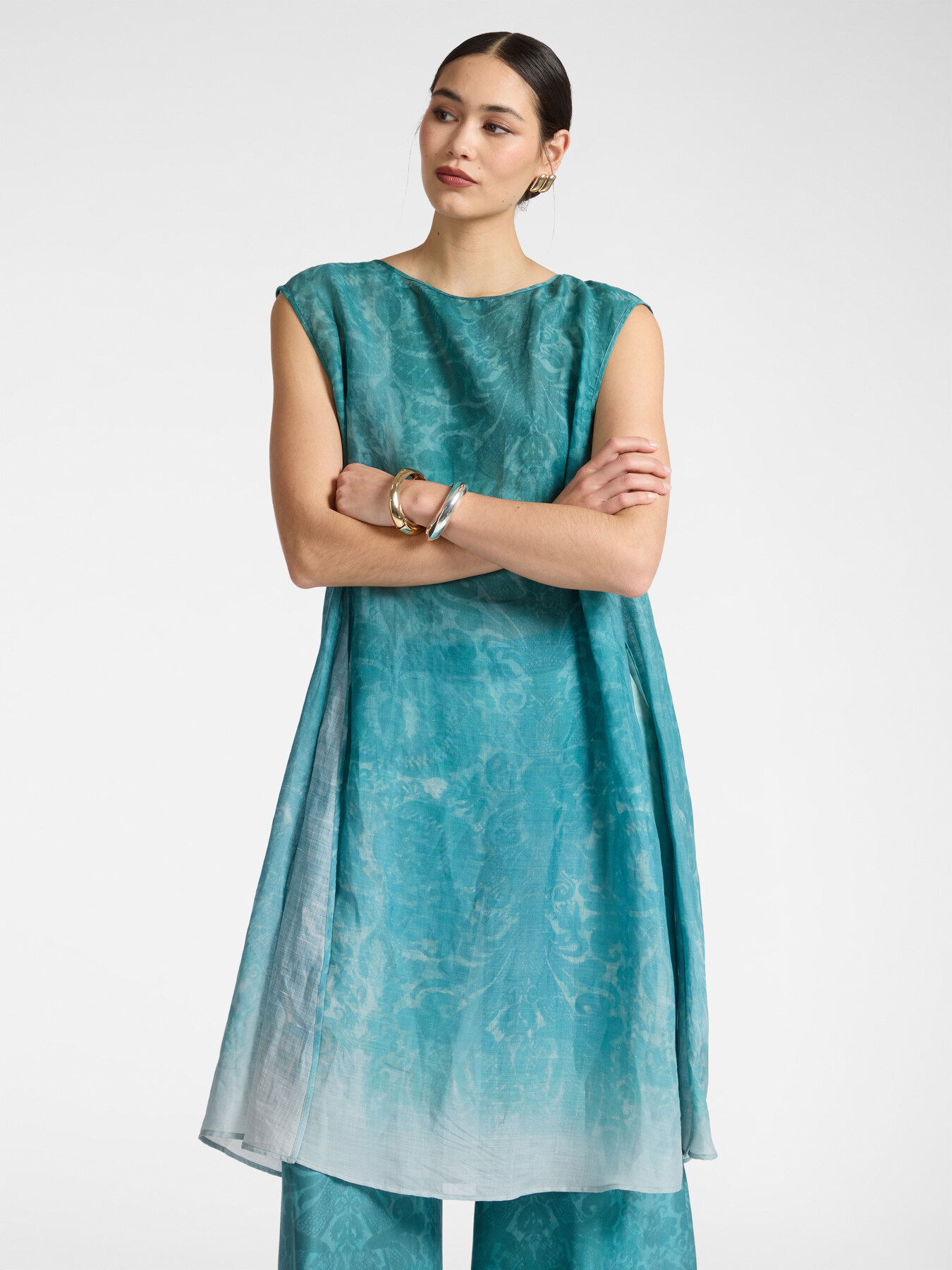 Blusa larga estampada image number 3