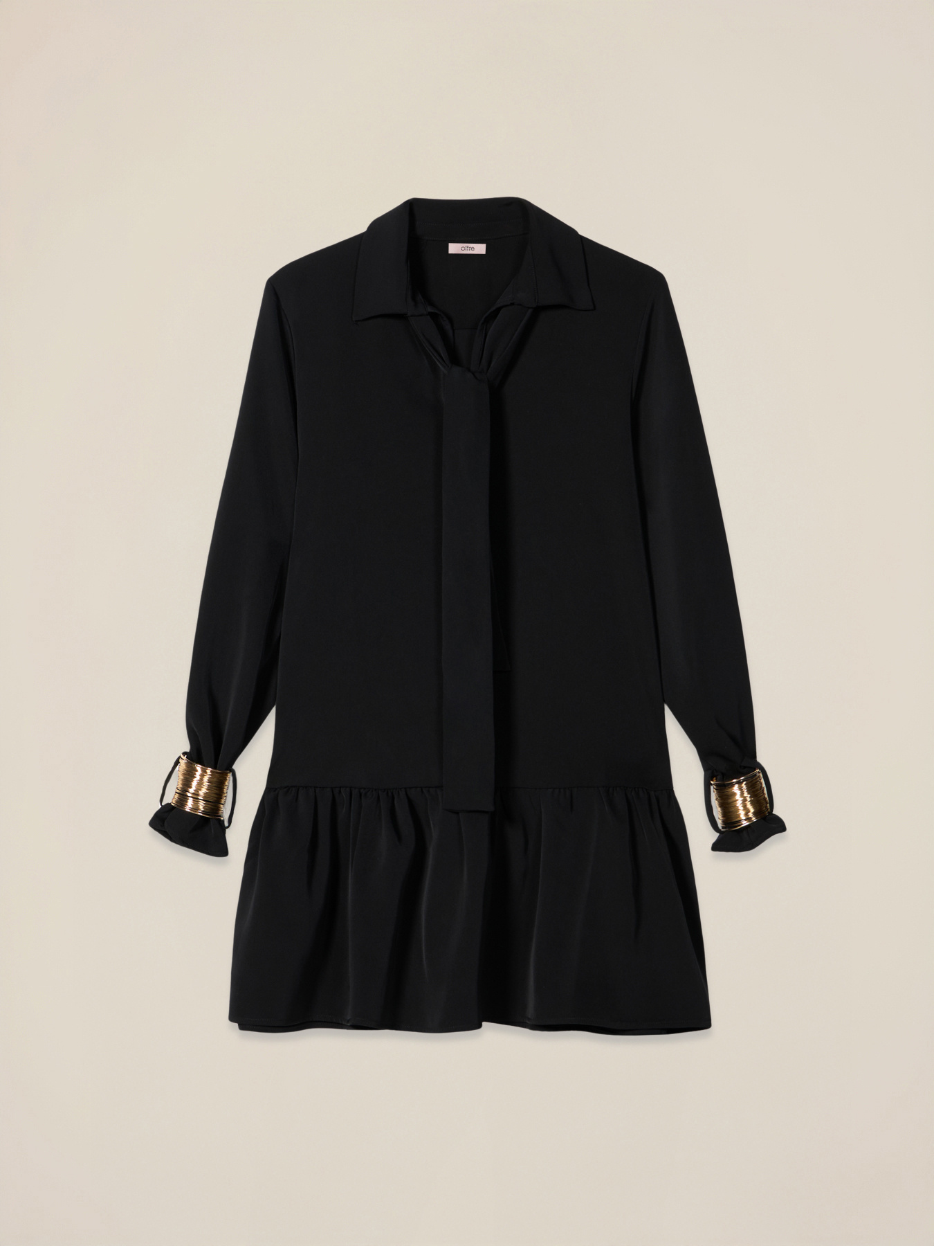 Flared dress with golden bracelets image number 3