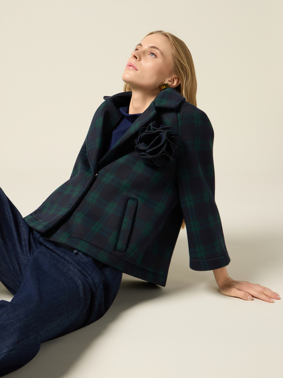 Cappa in scuba con spilla