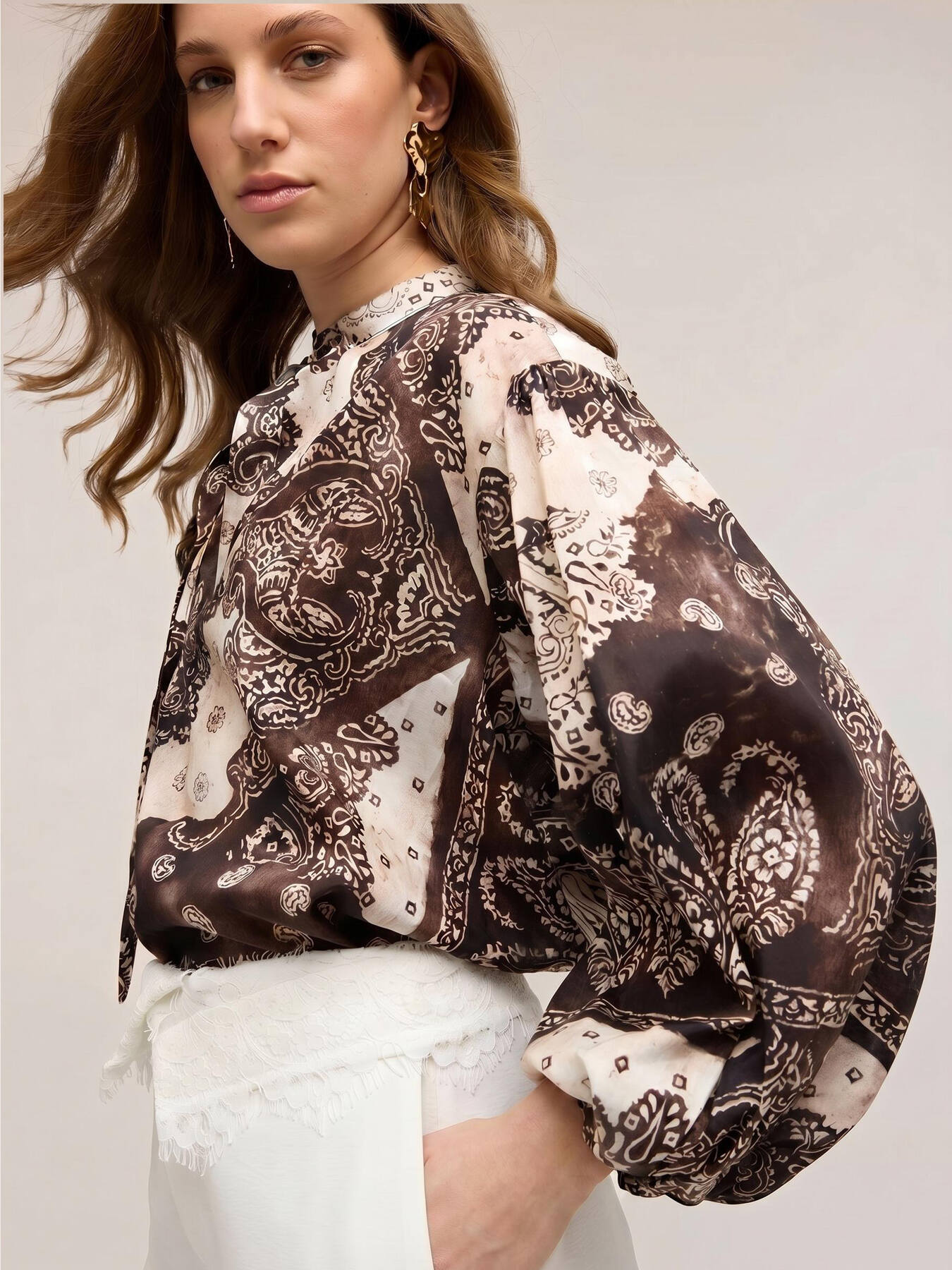 Poplin blouse with print and balloon sleeves image number 2