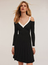 Vestito in maglia con cut out sulle spalle image number 2