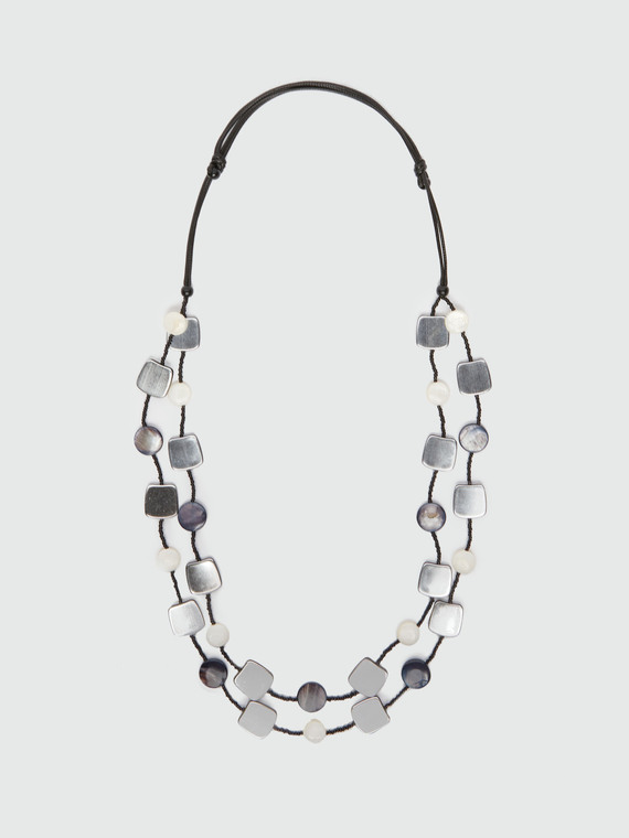 Collar de varios hilos