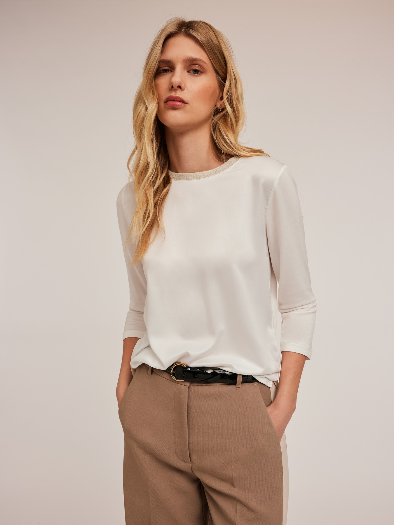 Basic-T-Shirt aus zwei Materialien image number 2