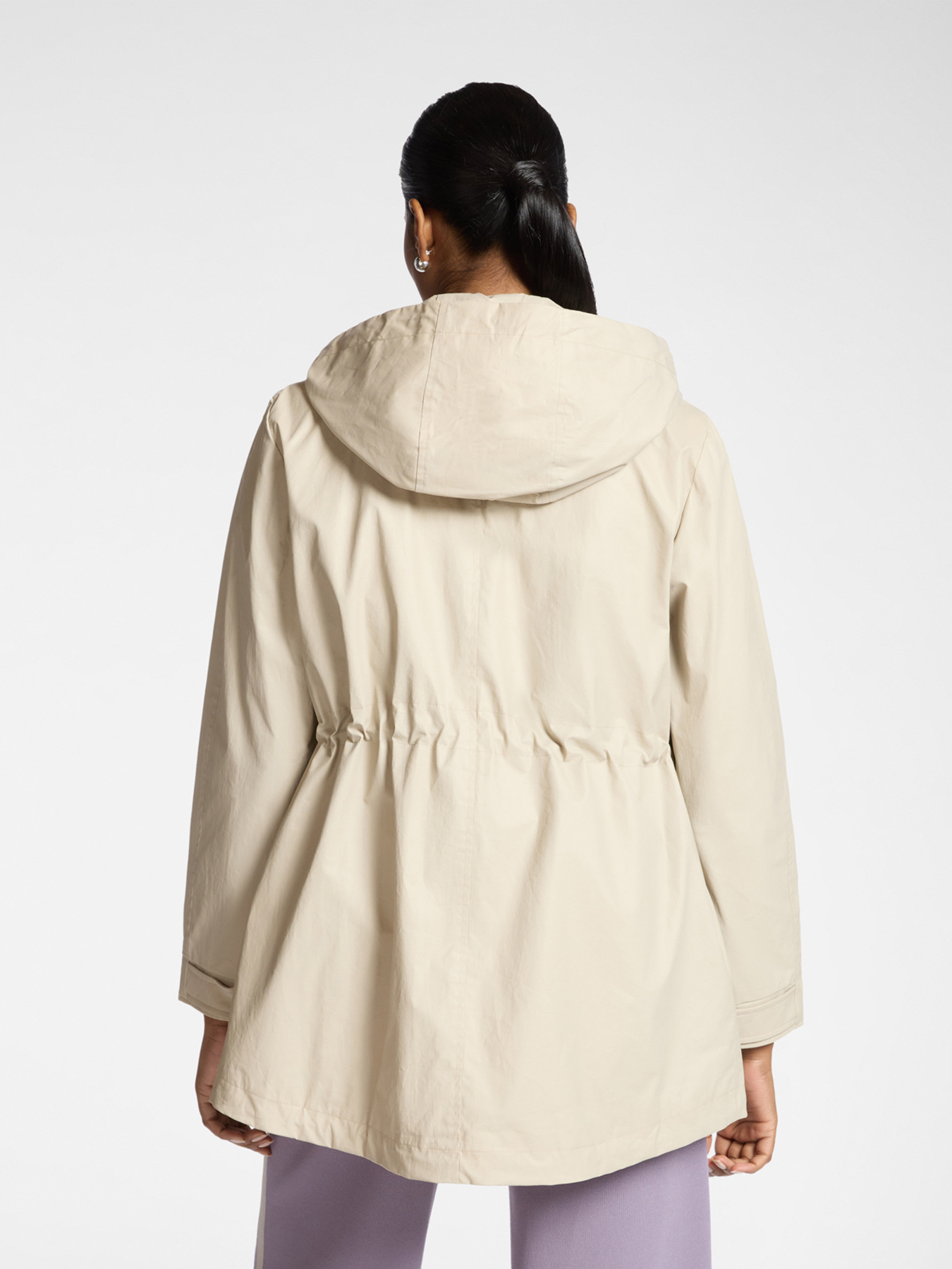 Parka con capas y capucha image number 1