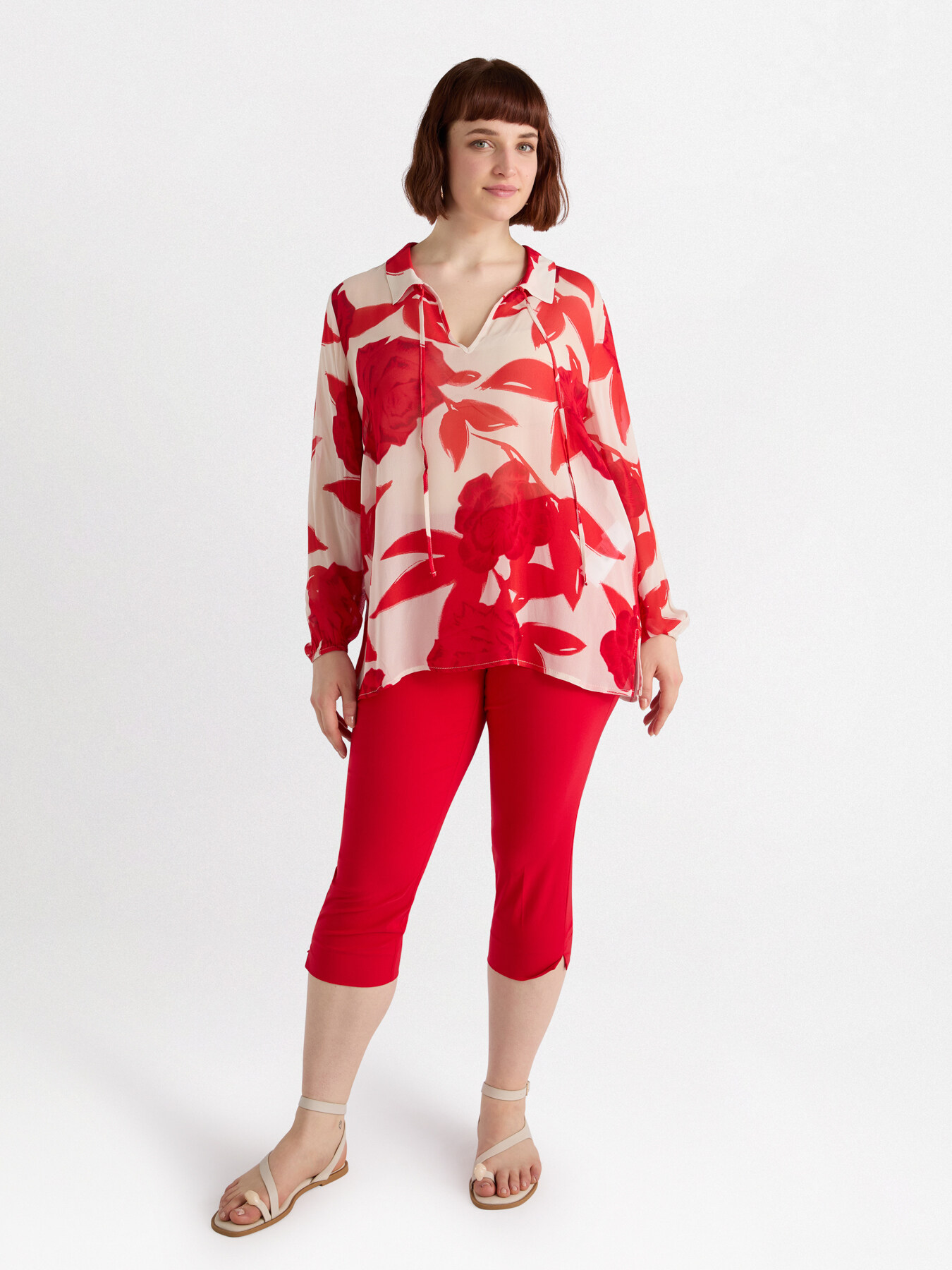 Capri pants with slits at the bottom image number 0