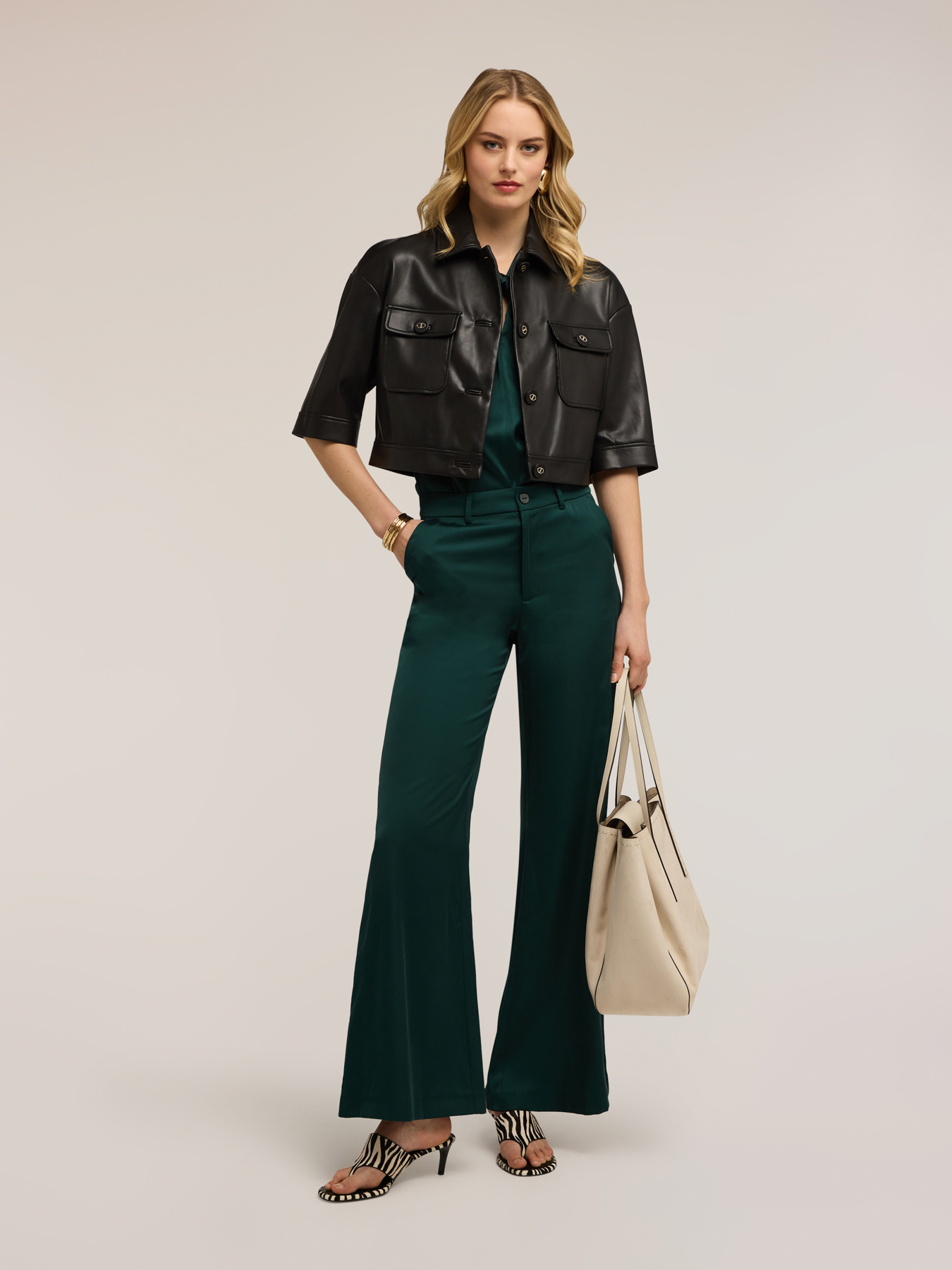 Chaqueta cropped con mangas cortas image number 3