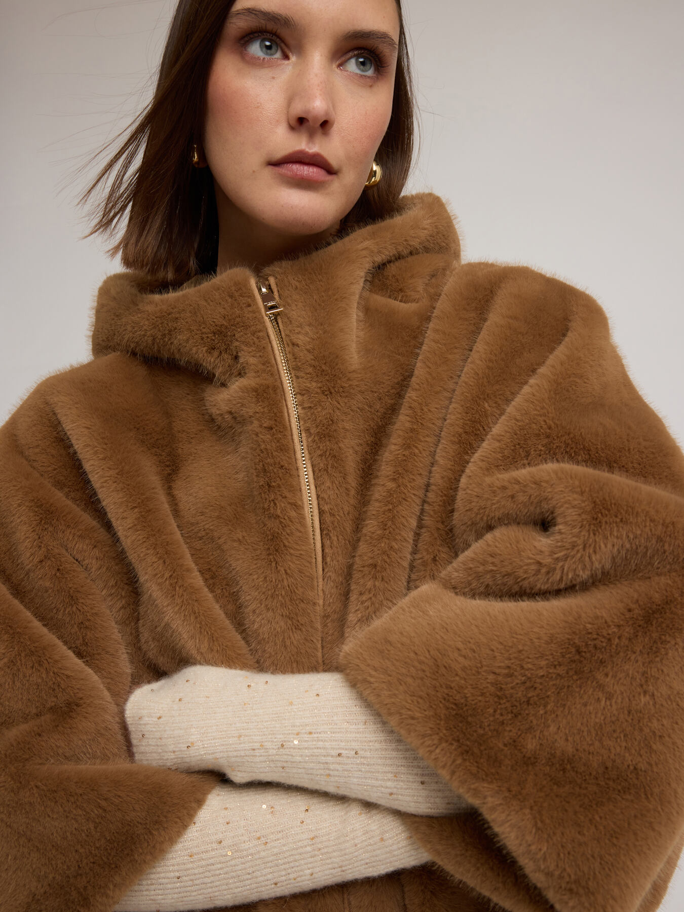 Capă cu glugă cu efect de pluș image number 2