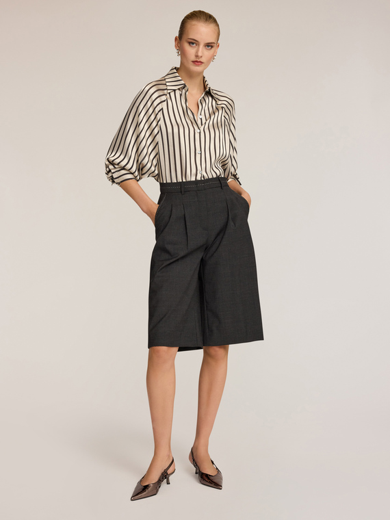 Bermuda-Shorts mit hohem Bund und Steppn&auml;hten