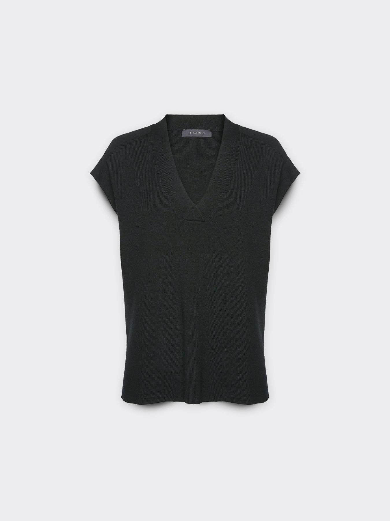 Gilet d&eacute;collet&eacute; en V image number 4