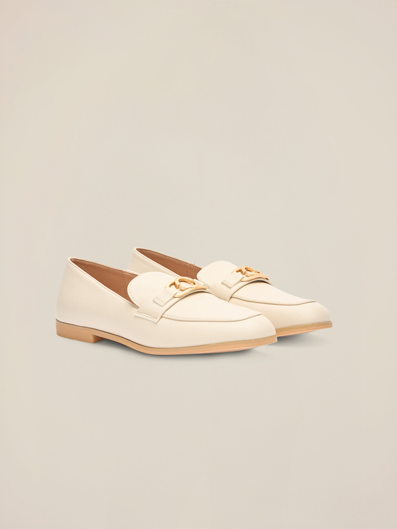 Loafers with buckle