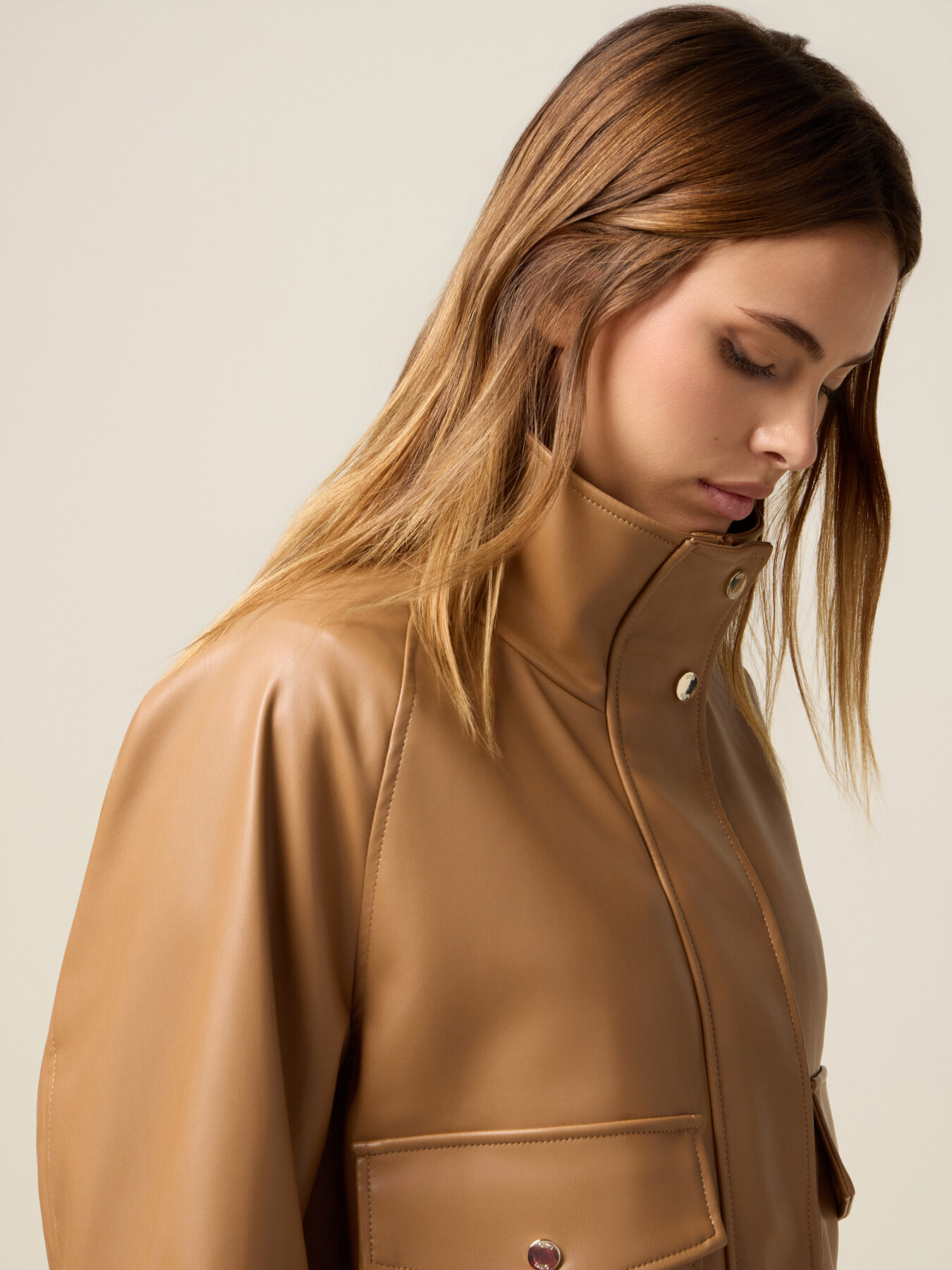 Giubbotto corto con collo alto image number 2