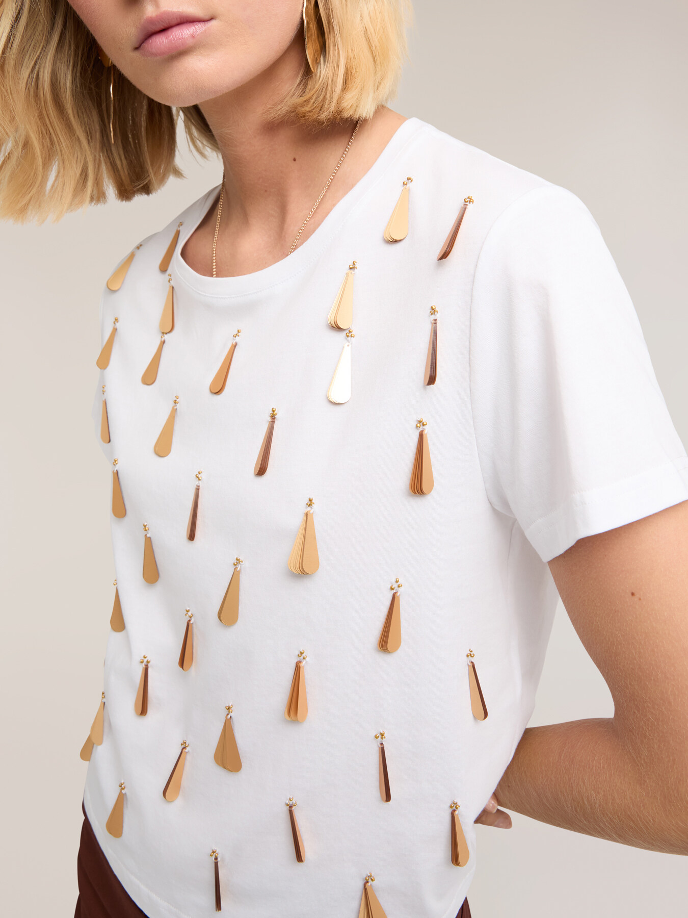 T-Shirt mit Paillettenstickerei image number 2