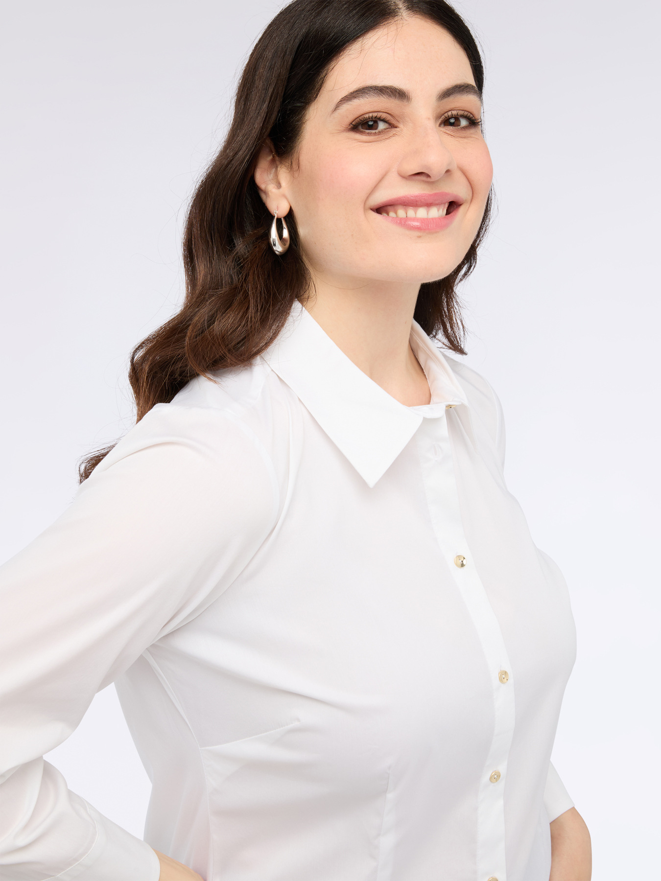 Camisa de algodón elástico image number 3