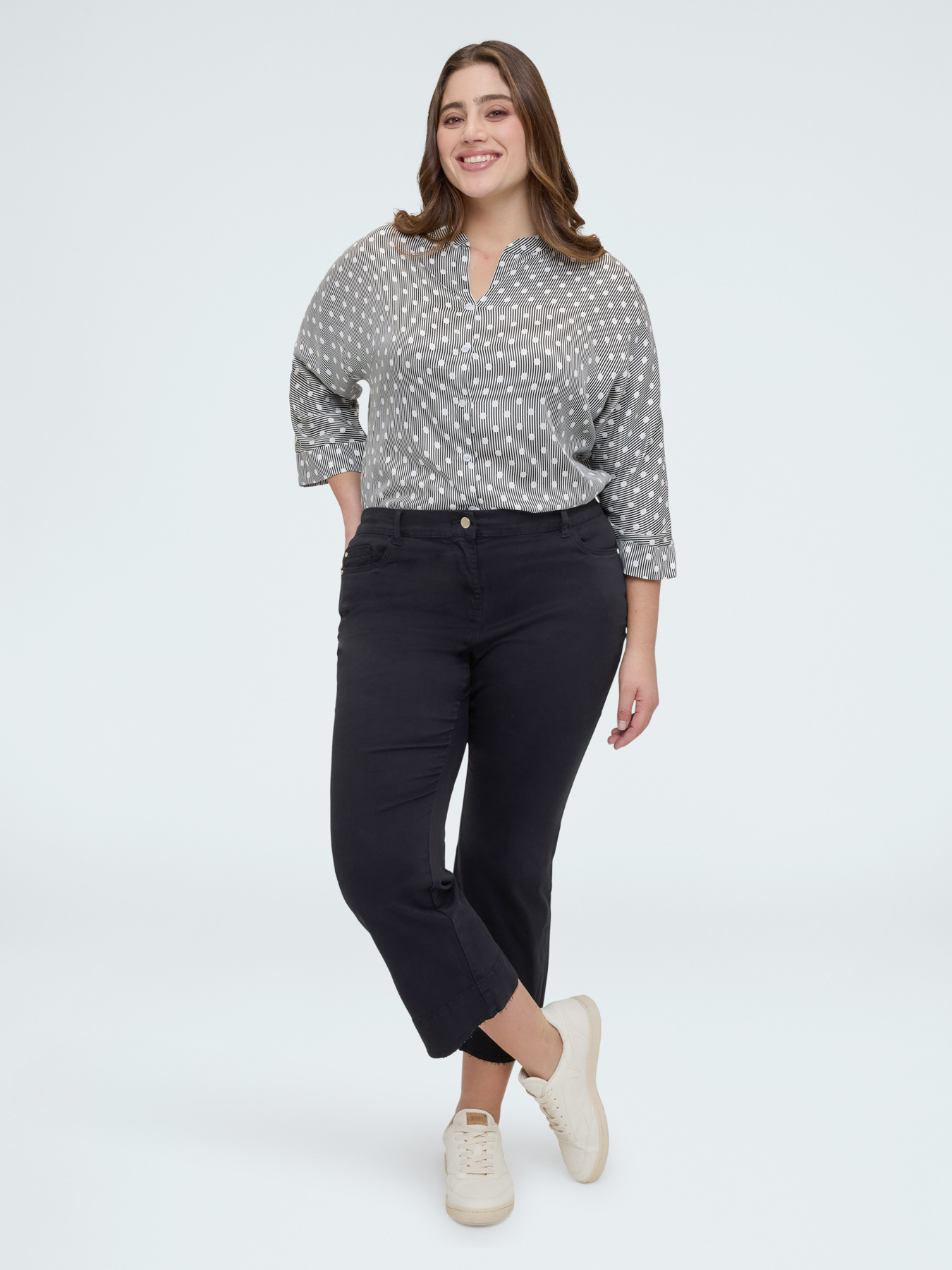 Gepunktete Bluse aus Viskose-Satin image number 2