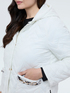 Gesteppte Daunenjacke mit Chevron-Muster image number 5