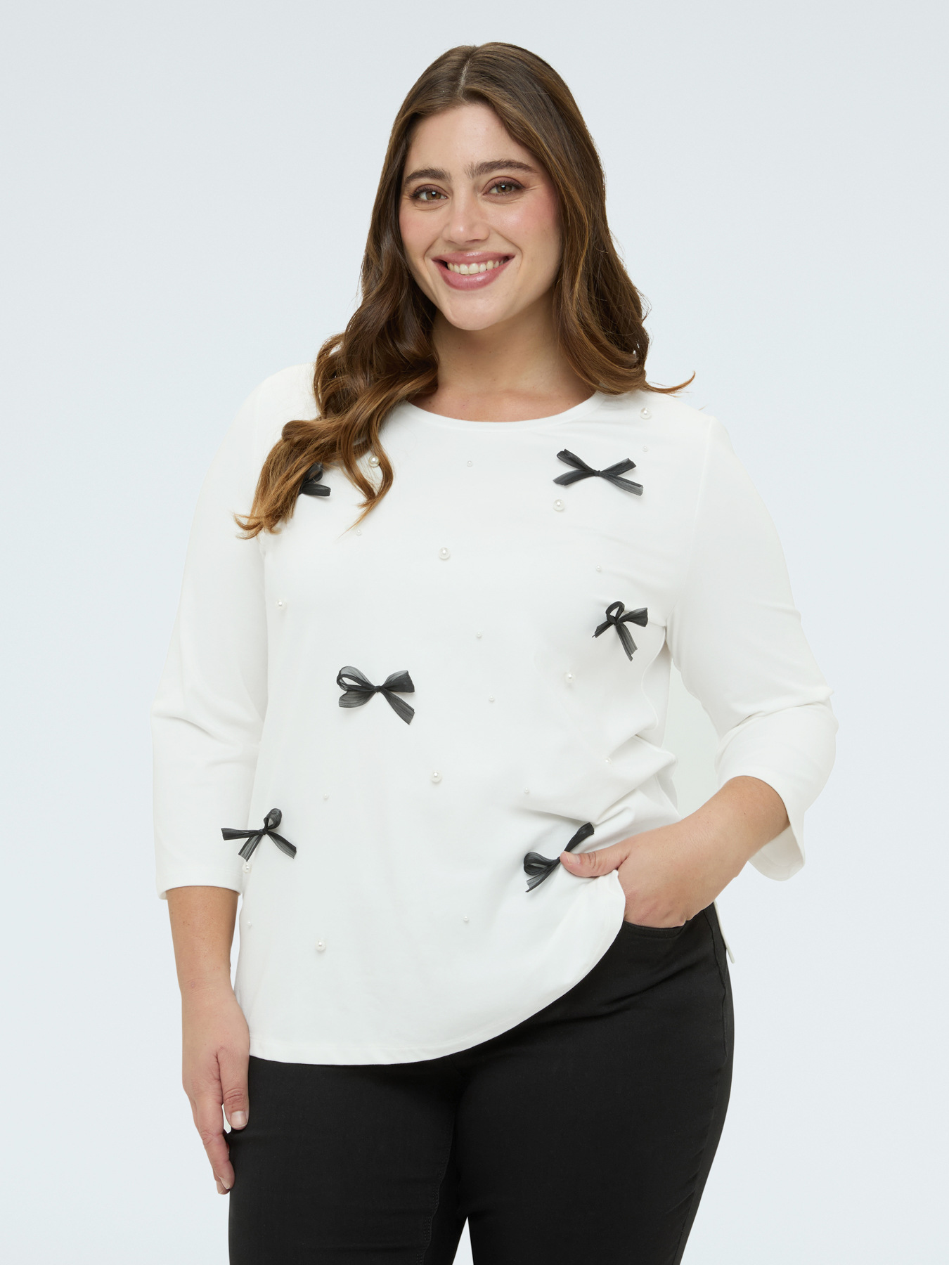 T-shirt in cotone con perle e fiocchetti image number 0