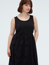 Langes Empirekleid aus Lochstickerei image number 3