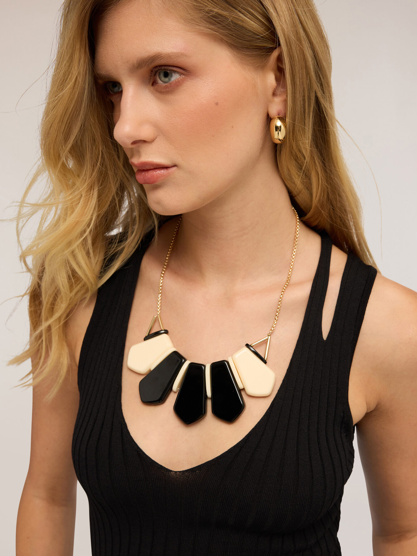 Top aus Strick mit Cut-out image number 3