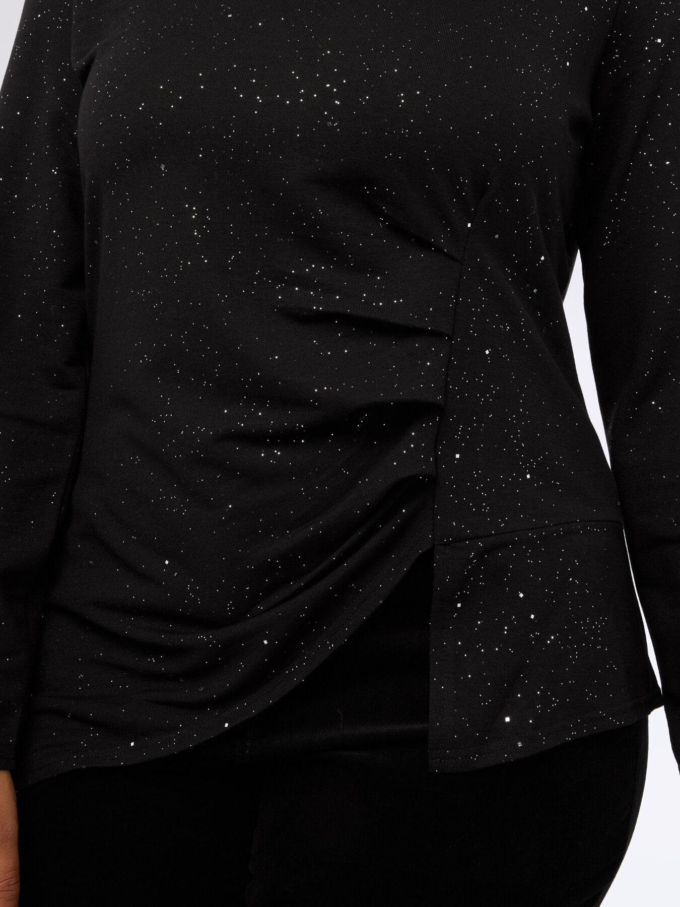 T-shirt pailleté avec drapé latéral image number 3