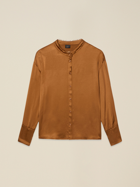 Camicia in raso con profili decorati