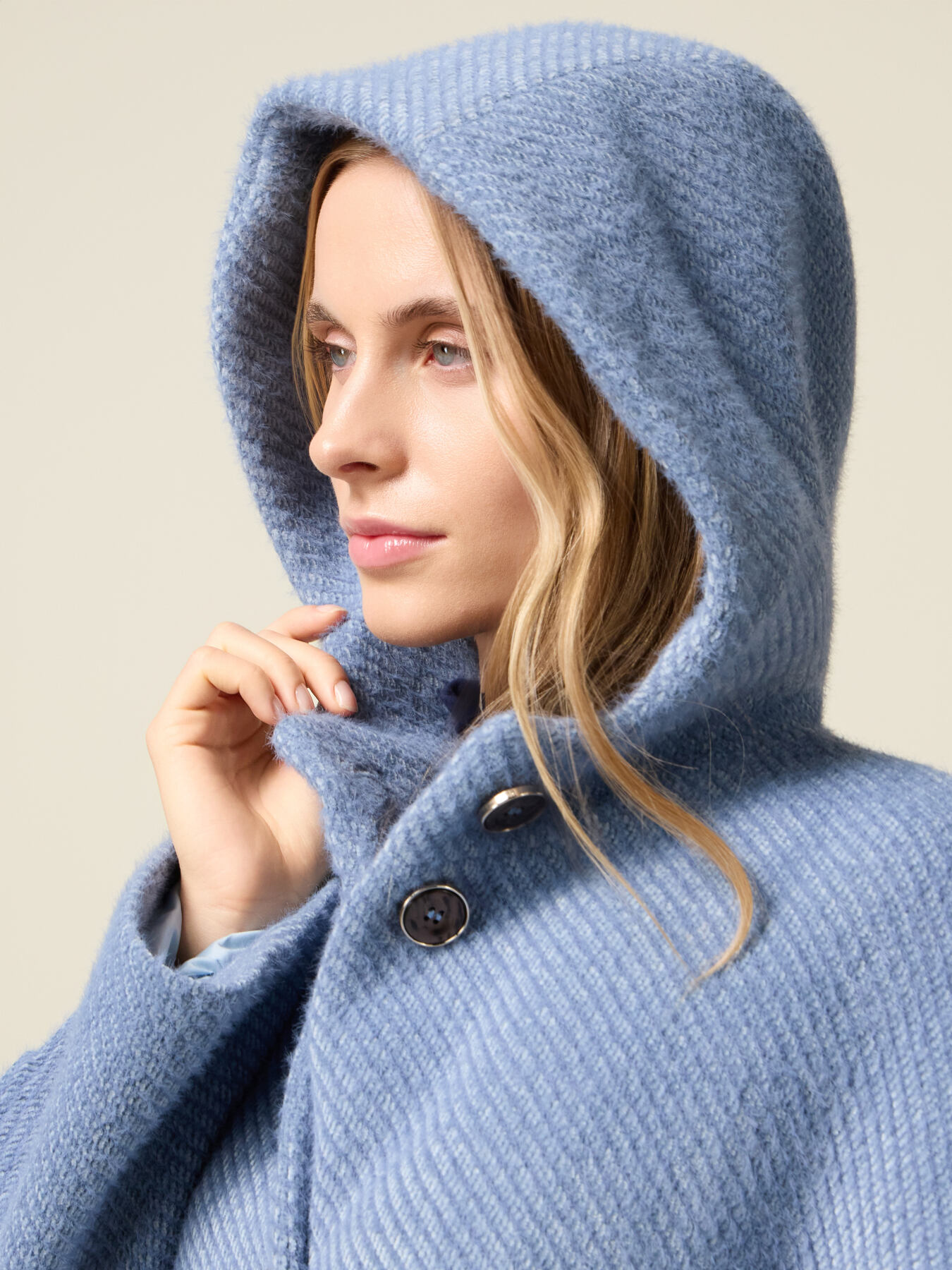 Short coat in knitted fabric image number 2