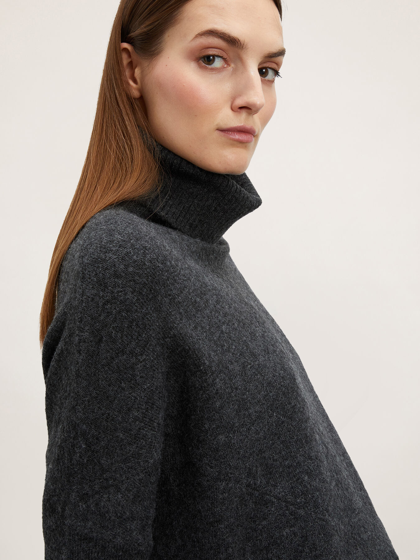 &Uuml;bergro&szlig;er Rollkragenpullover image number 2