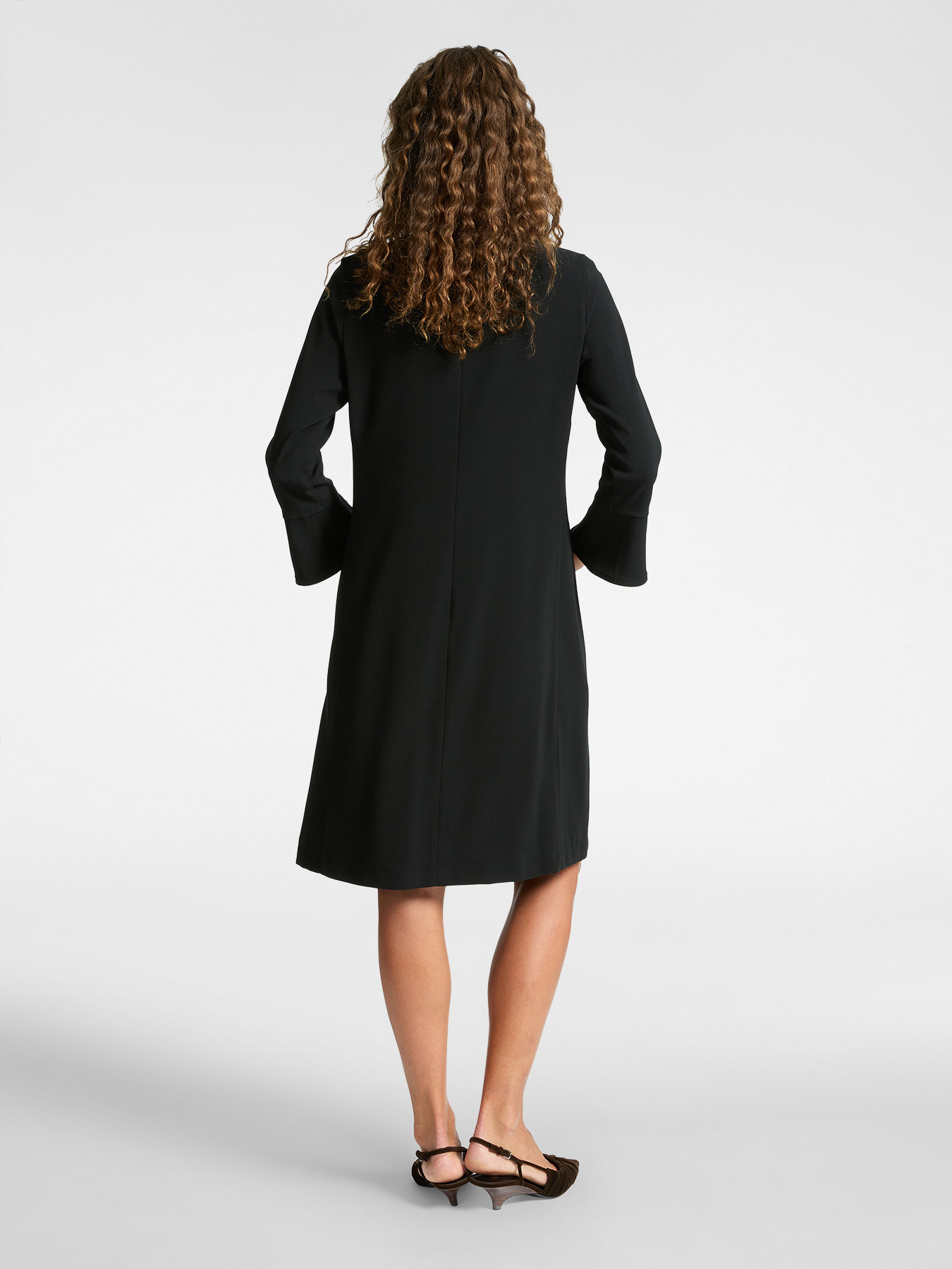 Dress made of cr&ecirc;pe fabric image number 1