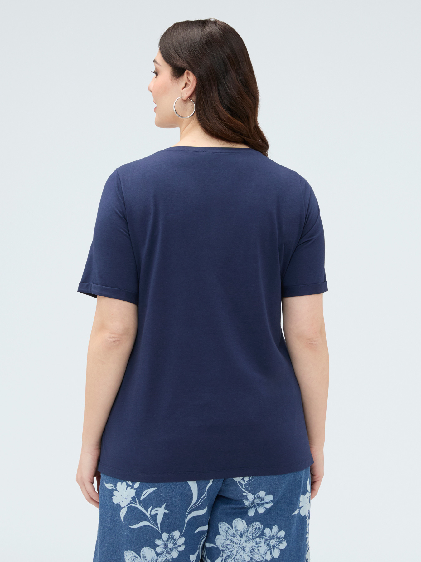 T-shirt en coton avec application sur l'encolure image number 3