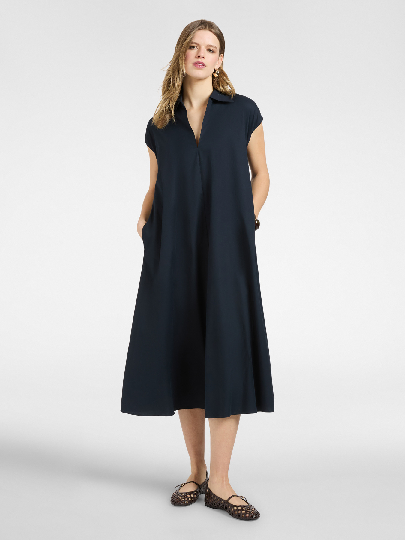 Ausgestelltes Kleid mit Kragen image number 2