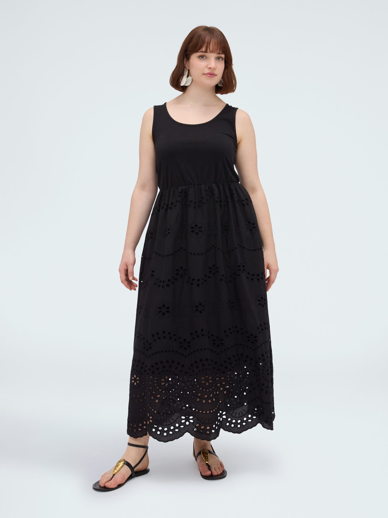 Langes Empirekleid aus Lochstickerei image number 2