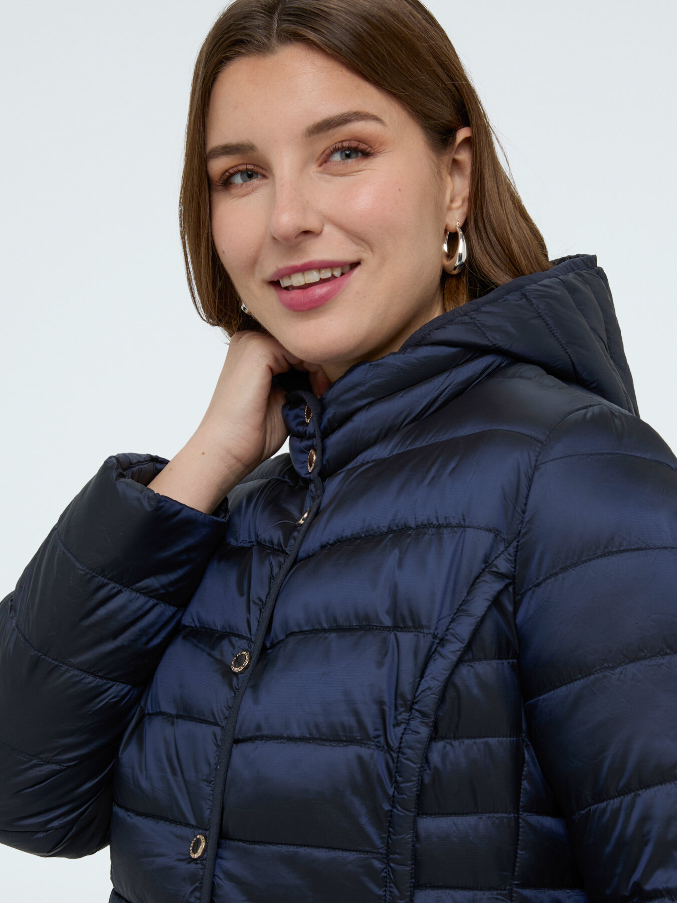 Gesteppte Daunenjacke mit abnehmbarer Kapuze image number 0